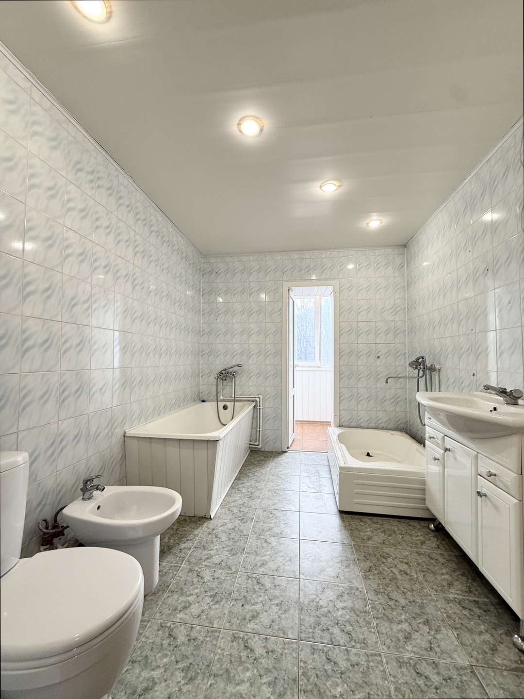 Продажа 4-комнатной квартиры, Тольятти, Лизы Чайкиной улица,  46