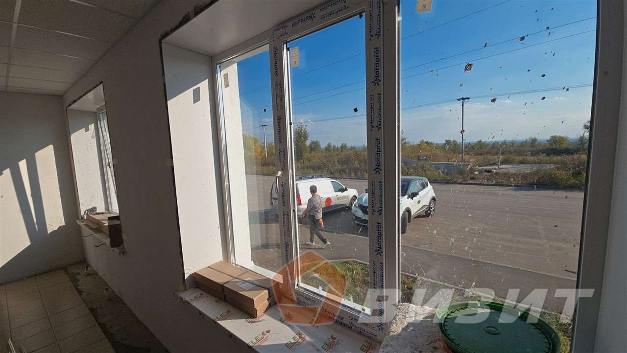 Продажа коммерческой недвижимости, 285м <sup>2</sup>, Самарская, улица Строителей,  11