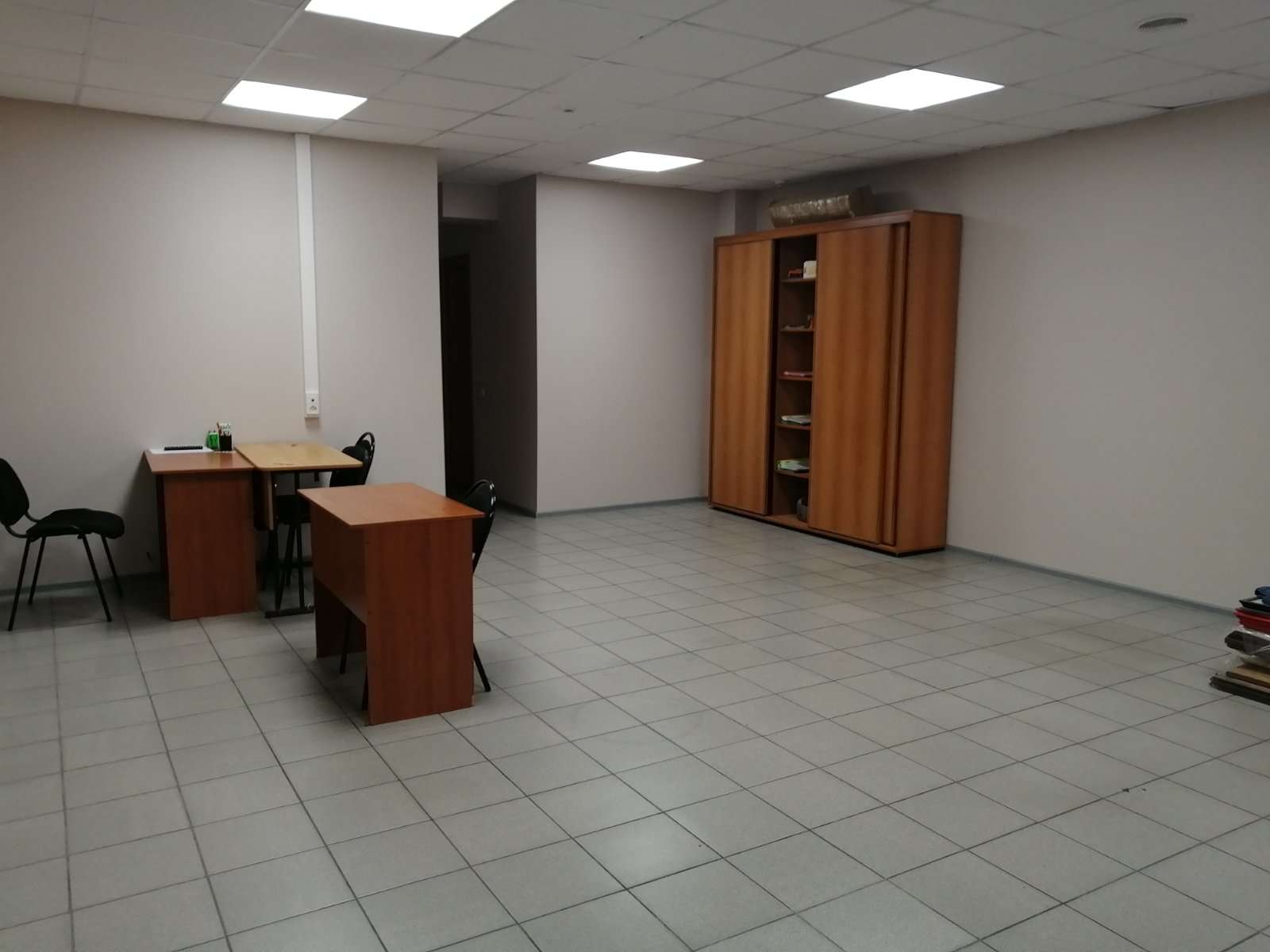 Продажа коммерческой недвижимости, 98м <sup>2</sup>, Самара, Кромская улица, дом 4 Продажа коммерческой недвижимости, 98м <sup>2</sup>, Самара, Кромская улица, дом 4