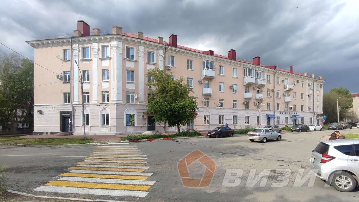 Продажа коммерческой недвижимости, 190м <sup>2</sup>, Новокуйбышевск, Коммунистическая улица,  38