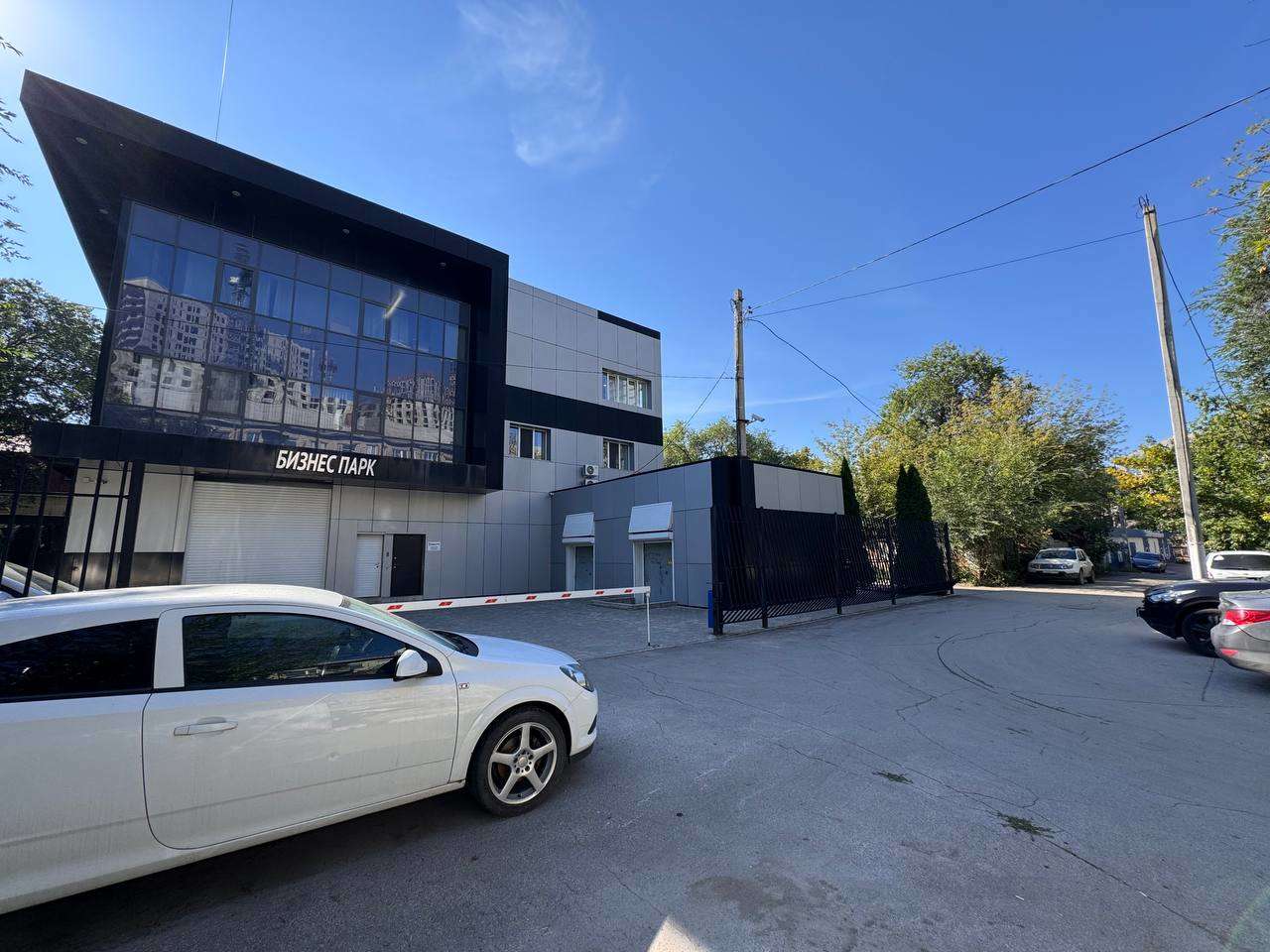 Аренда коммерческой недвижимости, 370м <sup>2</sup>, Самара, Гагарина улица,  1а