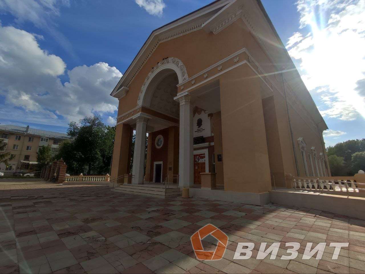 Продажа коммерческой недвижимости, 100м <sup>2</sup>, Новокуйбышевск, Коммунистическая улица,  38