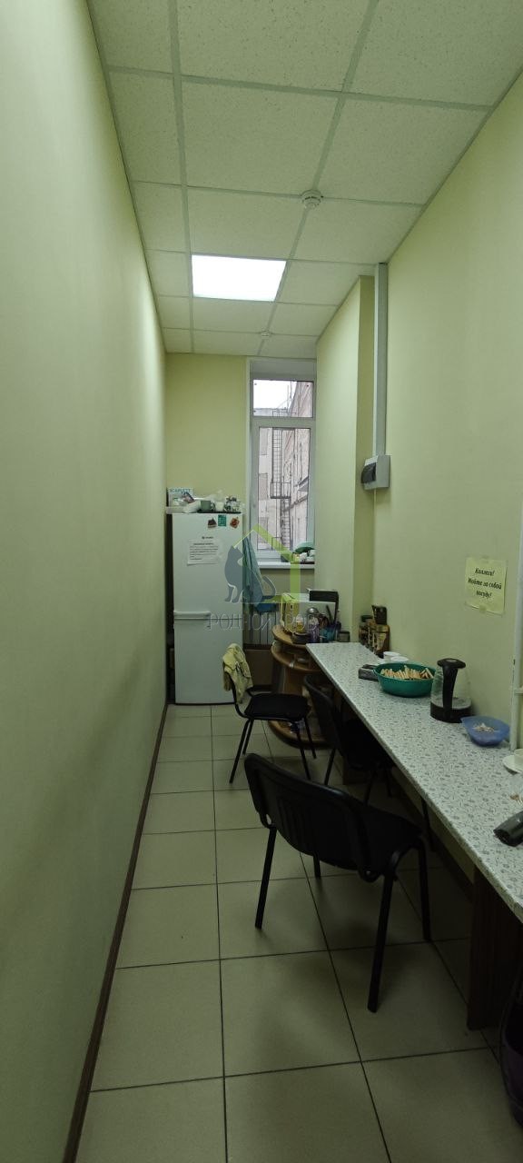 Продажа коммерческой недвижимости, 130м <sup>2</sup>, Сызрань, Константина Федина улица,  33